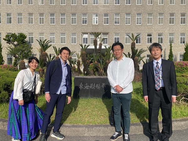 登壇者の皆様と司会者